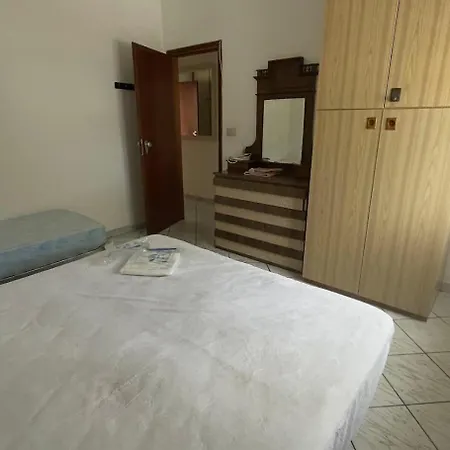 Laura 1 Piano * לידו די פומפוזה