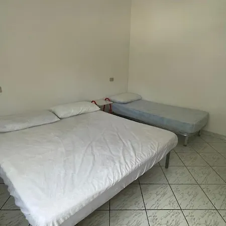 Laura 1 Piano * לידו די פומפוזה