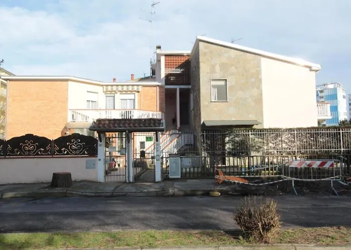 Laura 1 Piano בית נופש *